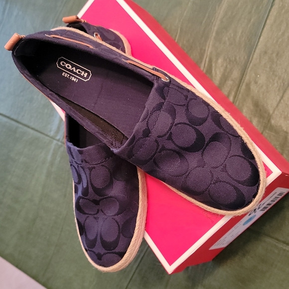 Coach flat - Picture 2 of 4